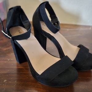 Torrid size 8.5 black heels